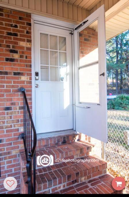 Pine Forest Zen Cottage - 10 Min To Fort Bragg Fayetteville Buitenkant foto
